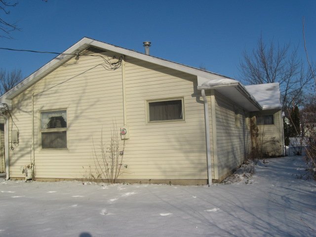 Property photo 4 - 3 Bedroom / 2 Bath Ranch - 1833 Rosemont Drive